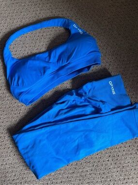 Dfyne Vibrant Blue Seamless Sports Bra & Leggings Set